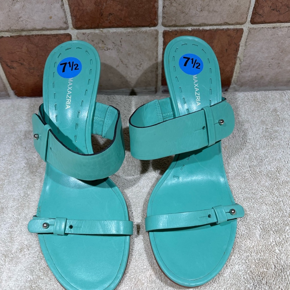 BCBG SLIP ON SANDALS SIZE 7.5